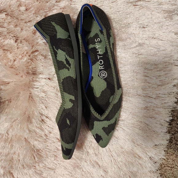 New Rothys point flat - Picture 3 of 4